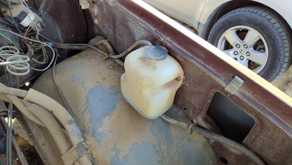 1983 Gmc Sierra C3500 Windshield Washer Fluid Reservoir With Pump Oem Wiper Tank — photo 4