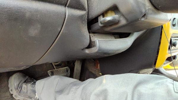 2000-2005 Dodge Neon Lower Dash Under Column Knee Bolster Trim Panel Oem Gray — photo 2