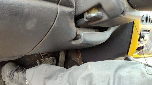 2000-2005 Dodge Neon Lower Dash Under Column Knee Bolster Trim Panel Oem Gray — photo 3