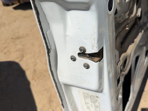 1996-2002 Chevy Express 2500 Driver Left Front Door Latch With Rods/Cables Oem — photo 2