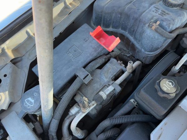 2005 Cadillac Deville Engine Fuse Box 4.6L — photo 2