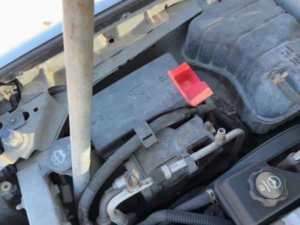 2005 Cadillac Deville Engine Fuse Box 4.6L — photo 3