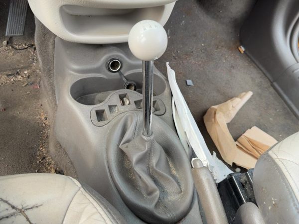 01-10 Pt Cruiser Floor Shifter Lever Assembly Manual Transmission Shift Unit — photo 2