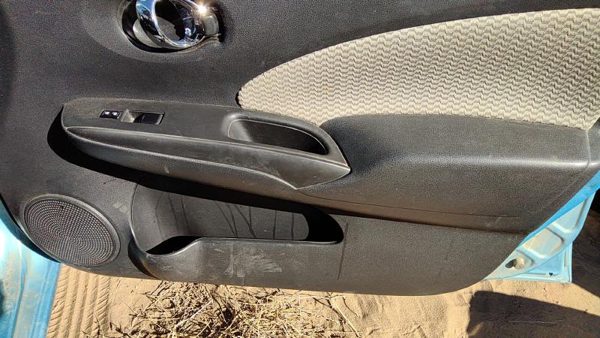 15-19 Versa Note Passenger Right Front Door Trim Panel With Switches Charcoal G — photo 6