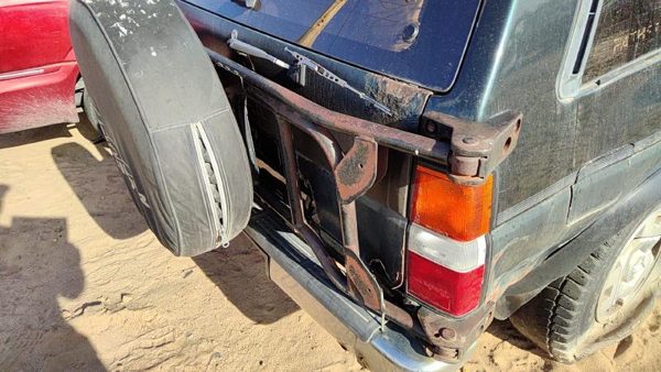 90-95 Pathfinder Nissan Pathfinder Spare Tire Carrier Mount Bracket Bracet Oem — photo 2