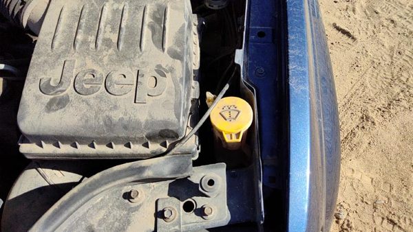 02-04 Jeep Grand Cherokee Windshield Washer Fluid Reservoir With Pump Wiper Tank — photo 3