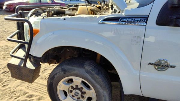 2011-2016 Ford F250 Driver Left Front Fender Oem White Z1 6.7L Powerstroke — photo 2