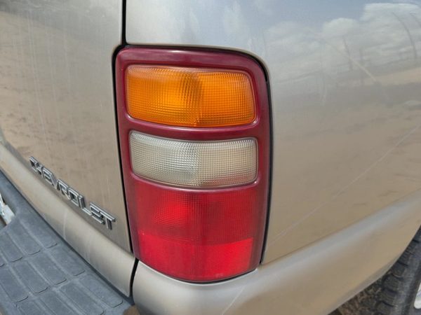 2000-2003 Chevy Suburban Passenger Right Tail Light Brake Lamp Oem Rear 19168991 — photo 4