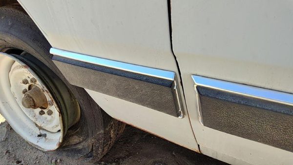 1981-1993 Dodge D350 Driver Left Moulding From Fender Oem Trim Strip — photo 2