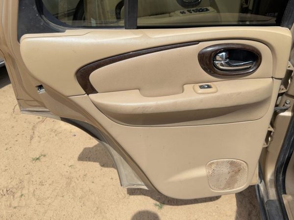 04-05 Buick Rainier Driver Left Rear Door Trim Panel With Switches Back Tan 332 — photo 1