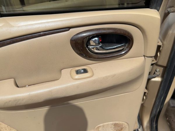 04-05 Buick Rainier Driver Left Rear Door Trim Panel With Switches Back Tan 332 — photo 2