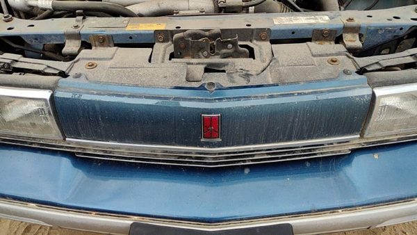 1989 Olds Cutlass Calais Front Grille Assembly OEM Blue 22535729 — photo 2
