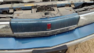 1989 Olds Cutlass Calais Front Grille Assembly OEM Blue 22535729
