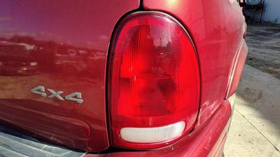 2000 Dodge Durango Tail Light Assembly RH Cracked