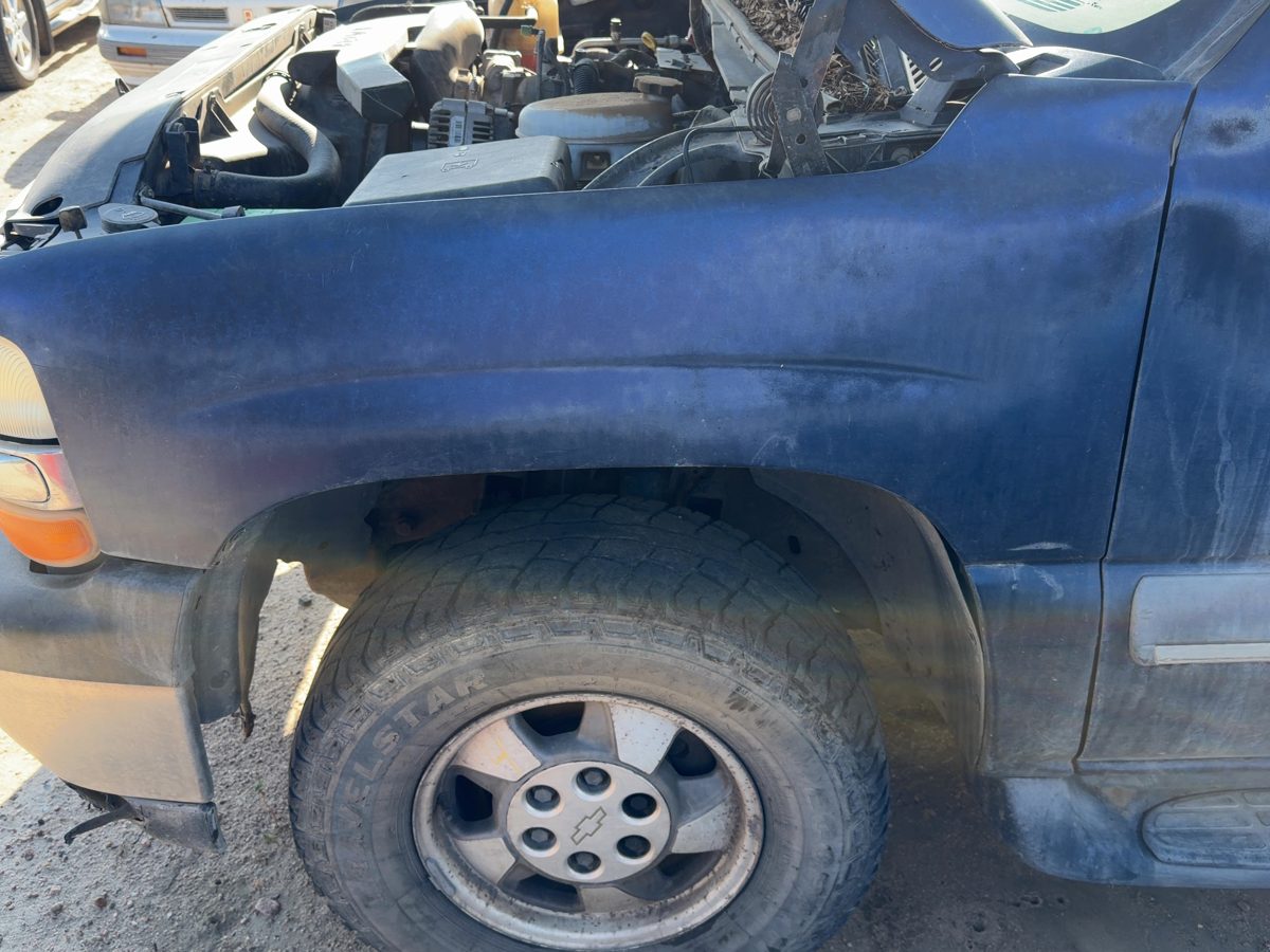 2000-2006 Chevy Suburban Driver Left Front Fender Oem Without Flare Blue 39U