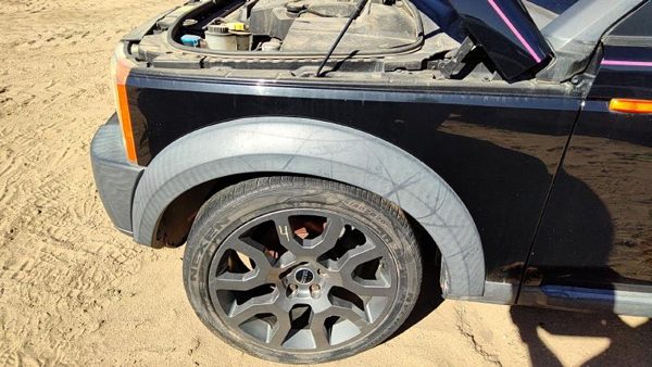 2006 Land Rover LR3 Fender LH Black — photo 4