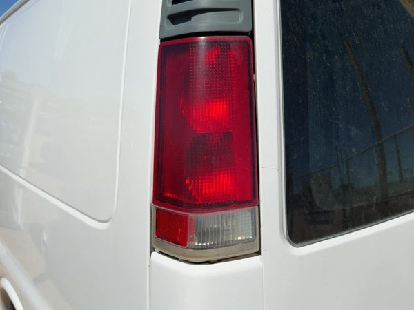 2000-2002 Chevy Express 2500 Driver Left Tail Light Brake Lamp Oem Rear 19153084 — photo 4