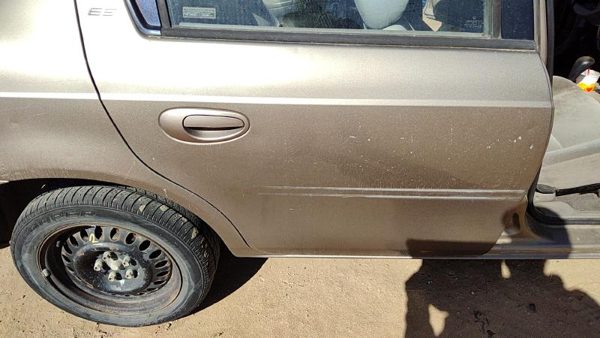 2001 Dodge Neon Rear Door RH Gold Plb — photo 2