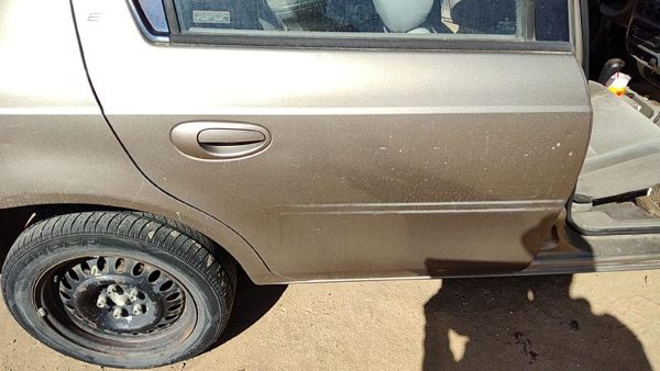 2001 Dodge Neon Rear Door RH Gold Plb — photo 1