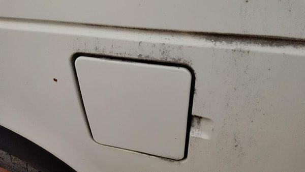1991-1994 Chevy S10 Blazer Fuel Tank Door With Hinge Gas Lid Oem Filler White — photo 2