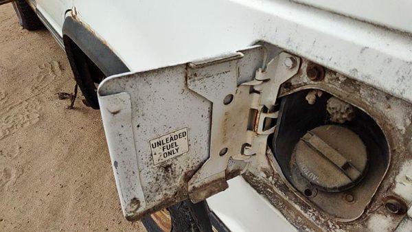 1991-1994 Chevy S10 Blazer Fuel Tank Door With Hinge Gas Lid Oem Filler White — photo 4