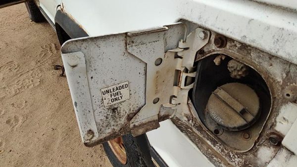 1991-1994 Chevy S10 Blazer Fuel Tank Door With Hinge Gas Lid Oem Filler White — photo 5