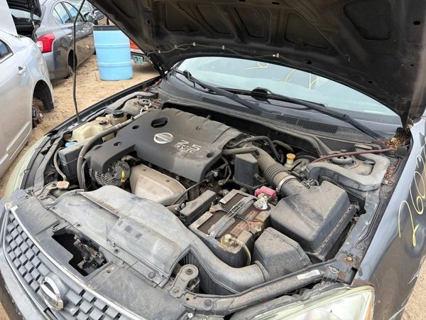 2005 Nissan Altima — vehicle photo 2