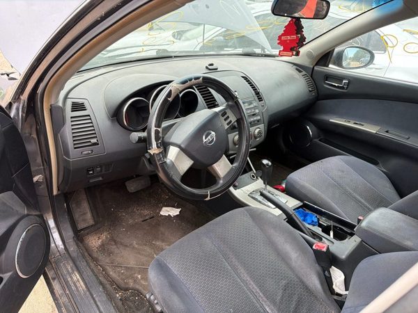 2005 Nissan Altima — vehicle photo 3