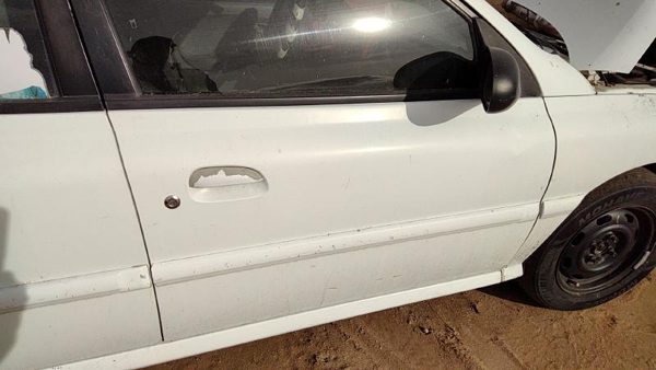2002 Kia Rio Front Door RH White — photo 3