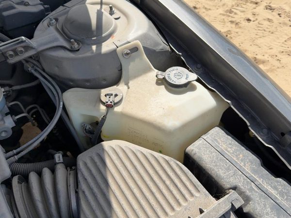 99 Pontiac Bonneville Windshield Washer Fluid Reservoir With Pump Oem Wiper Tank — photo 2