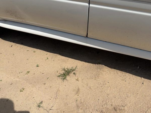 00-05 Lesabre Passenger Right Lower Rocker Panel Moulding Side Skirt White 40U — photo 5