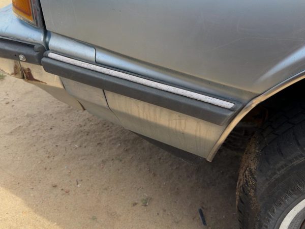 1986-1989 Olds 88 Driver Left Moulding From Fender Oem Trim Strip Blue — photo 1