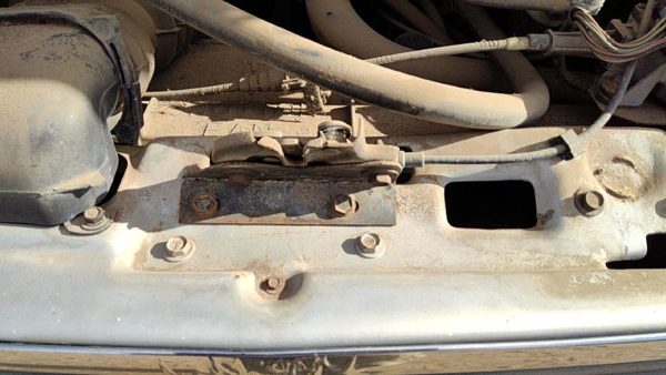 1992-1996 Gmc Van 3500 Hood Latch Assembly With Bracket Oem 15623458 — photo 2