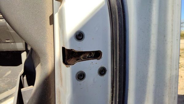 2004 Nissan Titan Passenger Right Front Door Latch With Rods/cables Oem — photo 1