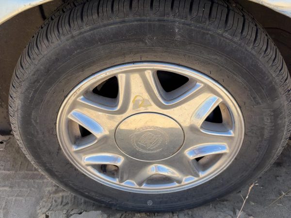 2005 Cadillac Deville Wheel RH 2 — photo 2