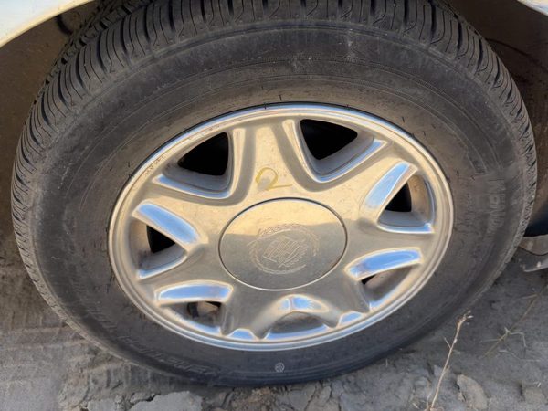 2005 Cadillac Deville Wheel RH 2 — photo 3