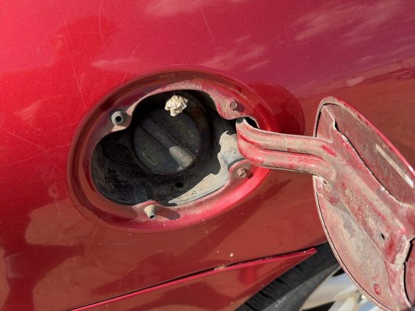 2000-2003 Ford Taurus Fuel Filler Neck Assembly With Gas Cap Oem 3.0L — photo 1