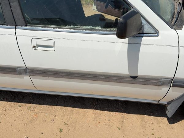 1989 Honda Accord Front Door RH White — photo 1