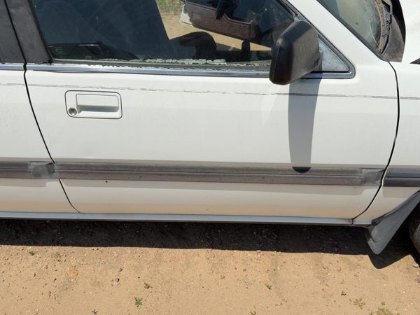 1989 Honda Accord Front Door RH White — photo 3