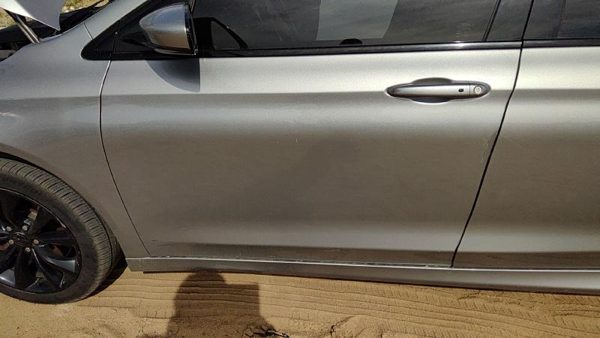2015 Chrysler 200 Front Door LH Billet Silver Psc — photo 4