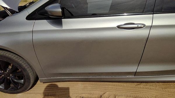2015 Chrysler 200 Front Door LH Billet Silver Psc — photo 3