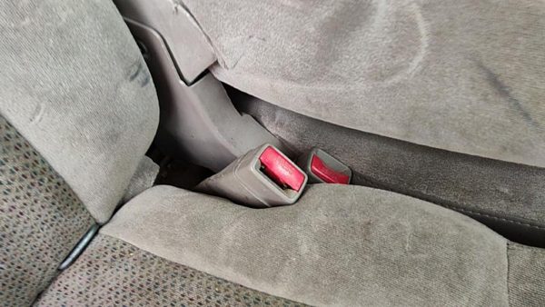 01-02 Silverado 2500 Passenger Right Front Seat Belt Buckle Receiver Oem Tan 52D — photo 3