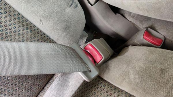 01-02 Silverado 2500 Passenger Right Front Seat Belt Buckle Receiver Oem Tan 52D — photo 4