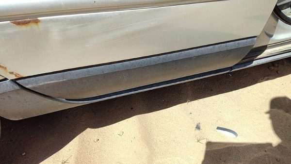 04-08 Chrysler Pacifica Passenger Right Lower Rear Moulding From Door Oem Back — photo 1