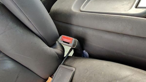 1999 Chevy Suburban Passenger Right Front Seat Belt Buckle Receiver Oem Gray 132 — photo 3