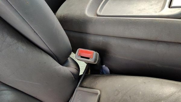 1999 Chevy Suburban Passenger Right Front Seat Belt Buckle Receiver Oem Gray 132 — photo 2