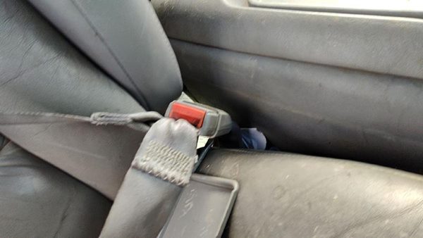 1999 Chevy Suburban Passenger Right Front Seat Belt Buckle Receiver Oem Gray 132 — photo 5