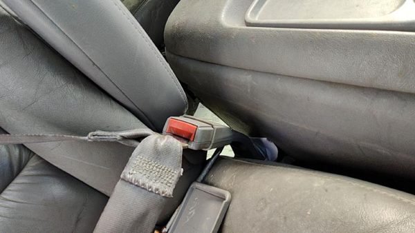 1999 Chevy Suburban Passenger Right Front Seat Belt Buckle Receiver Oem Gray 132 — photo 6
