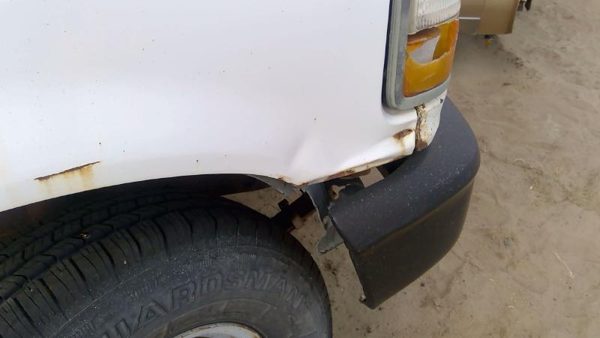 1996 Ford F450 Fender RH White — photo 9