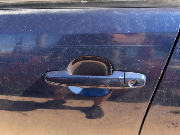 03-08 Matrix Xr Driver Left Front Outside Door Handle Oem Indigo Ink Pearl — photo 2
